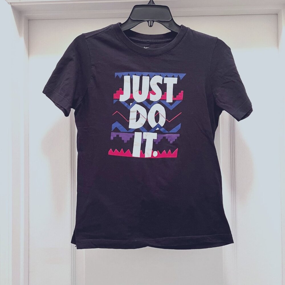 Nike-Just Do it-Boys "The Nike Tee"-Large-Black Short Sleeve, Red, Blue, Purple
